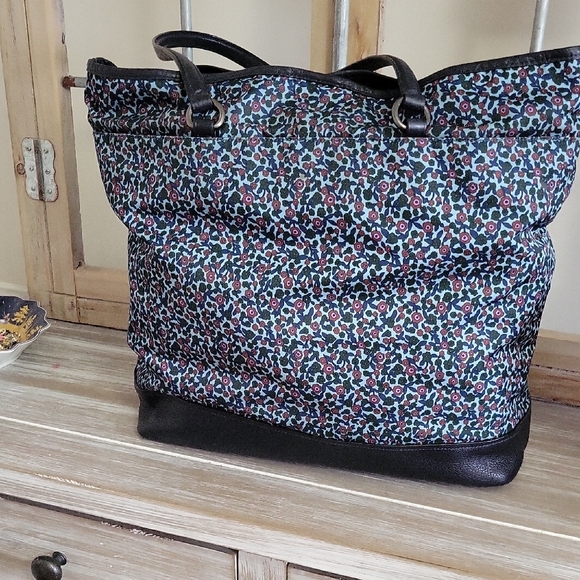 Coach Ranch Floral Navy  Flo Tote Bag - Picture 5 of 11